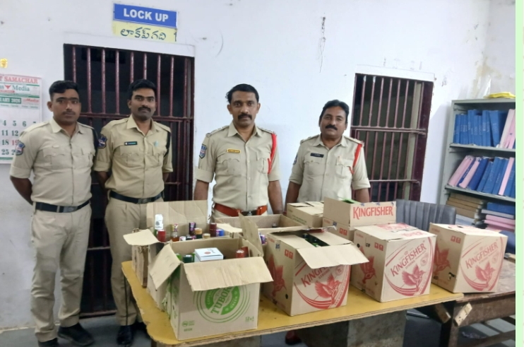 వేములవాడలో భారీగా మద్యం స్వాధీనం