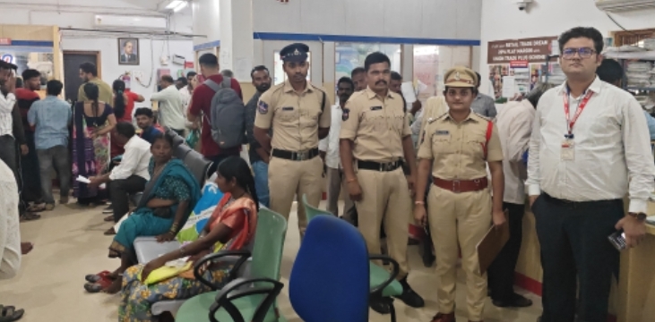 బ్యాంకుల్లో ఆకస్మిక తనిఖీలు... ప్రజల భద్రతే లక్ష్యంగా బాన్సువాడ పోలీసులు