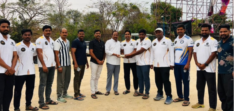 కామారెడ్డి ప్రీమియర్ లీగు : ఆన్లైన్ బ్రాడ్ కాస్టింగ్ కోసం రూ.1.20 లక్షల విరాళం