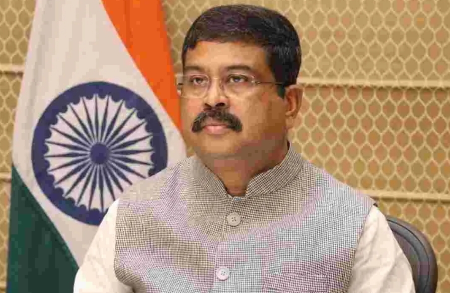 సంచలన నిర్ణయం : కేంద్ర విద్యాశాఖ మంత్రి ధర్మేంద్ర ప్రధాన్ రాజీనామా!