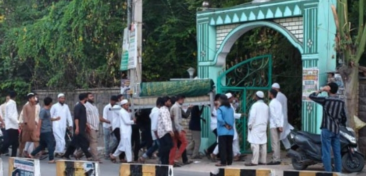 పాత నేరస్థుడు, సిసిఎస్ కానిస్టేబుల్ ను హత్య చేసిన నిందితుడు రియాజ్ అంతక్రియలు పూర్తి