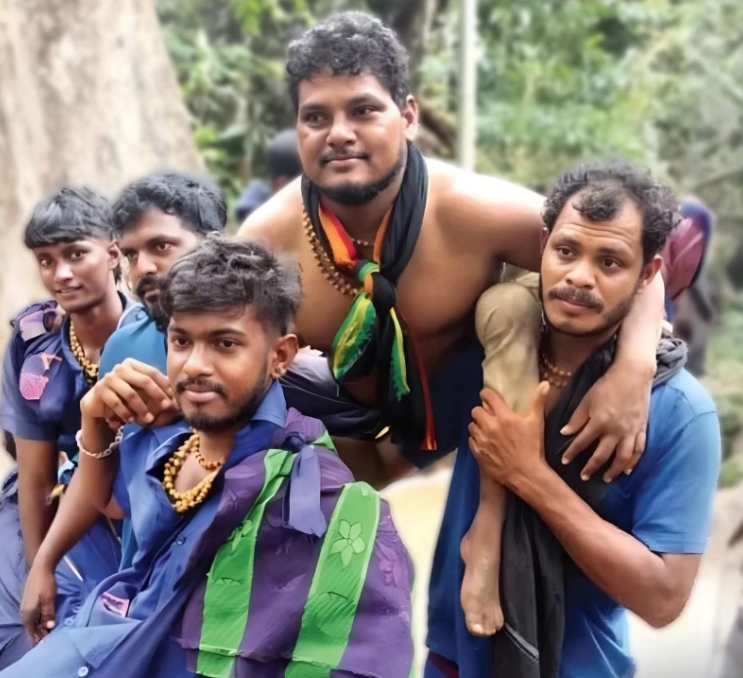 స్నేహితుల సహాయంతో శబరిమల అయ్యప్పను దర్శించుకున్న ప్రభు