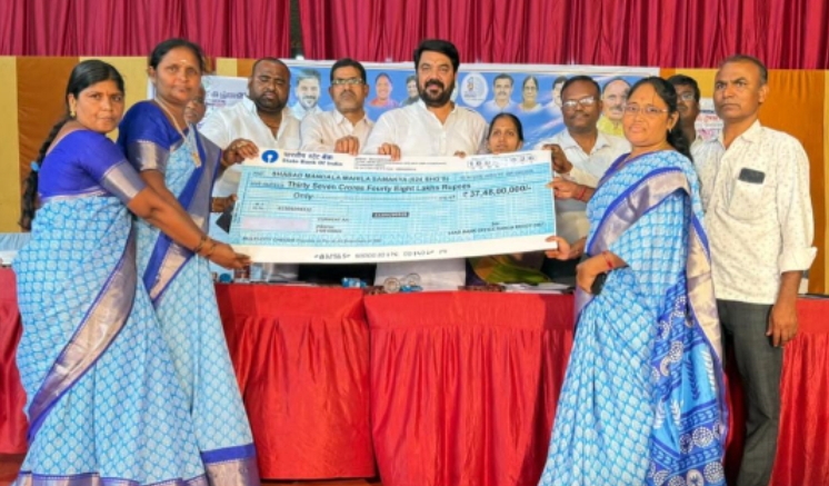 మహిళలందరూ అక్షరాస్యూలుగా అభివృద్ధి చెందాలి : గ్రంథాలయ సంస్థ చైర్మన్ ఎలుగంటి మధుసూదన్ రెడ్డి