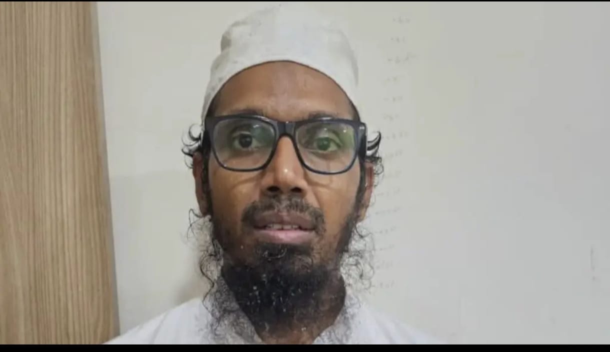 హైదరాబాద్&zwnj;కి చెందిన ఉగ్రవాది అహ్మద్&zwnj;ను గుజరాత్&zwnj; జైల్లో చితకబాదిన తోటి ఖైదీలు