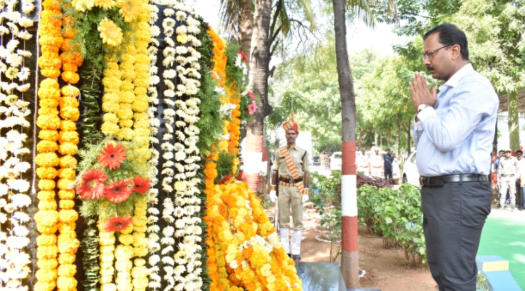 పోలీసు అమరుల త్యాగాలు వెలకట్టలేనివి