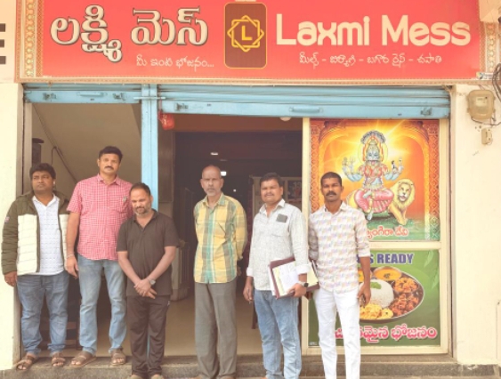 డిగ్రీ కాలేజ్ ఎదురుగా అక్రమ మద్యం అడ్డా... లక్ష్మీ మెస్ నిర్వాహకుడిపై కేసు
