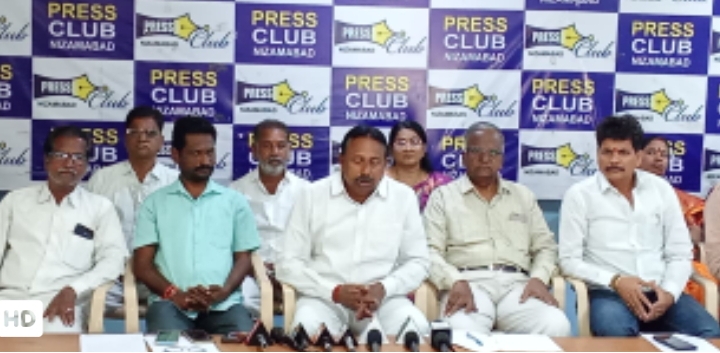 18 శాతం బీ సీ రిజర్వేషన్ లతో స్థానిక సంస్థల ఎన్నికల కార్యాచరణను ప్రభుత్వం తక్షణమే నిలిపివేయాలి