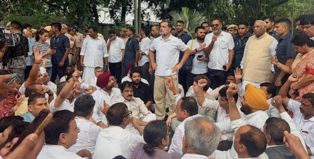 నీట్&zwnj; పేపర్&zwnj; లీకేజీ వివాదం : ప్రధాని నివాసం ముందు ప్రతిపక్ష అగ్రనేతల ఆందోళన