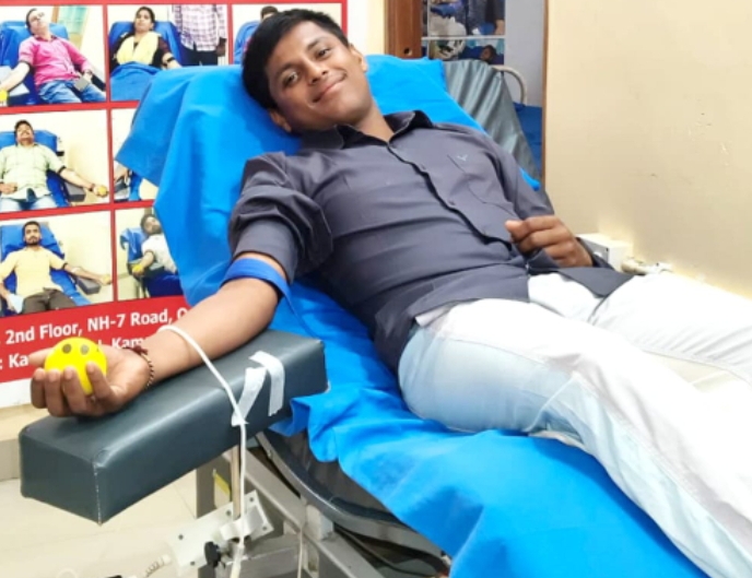 రక్తదానంతో ఆదర్శంగా నిలుస్తున్న విస్లావత్ బన్నీ