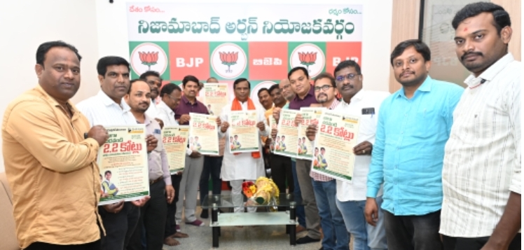 మిషన్ టెన్త్ క్లాస్ బ్రోచర్ ను ఆవిష్కరించిన అర్బన్ ఎమ్మెల్యే ధన్ పాల్ సూర్యనారాయణ