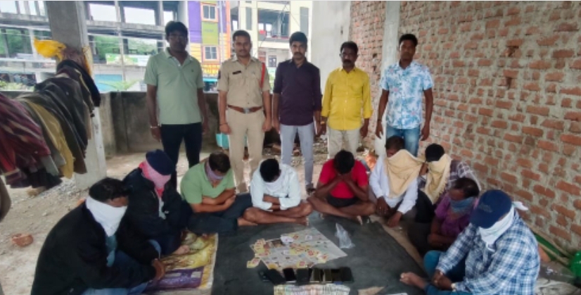 పేకాట స్థావరాల పై సిసిఎస్  టీం మెరుపు దాడి