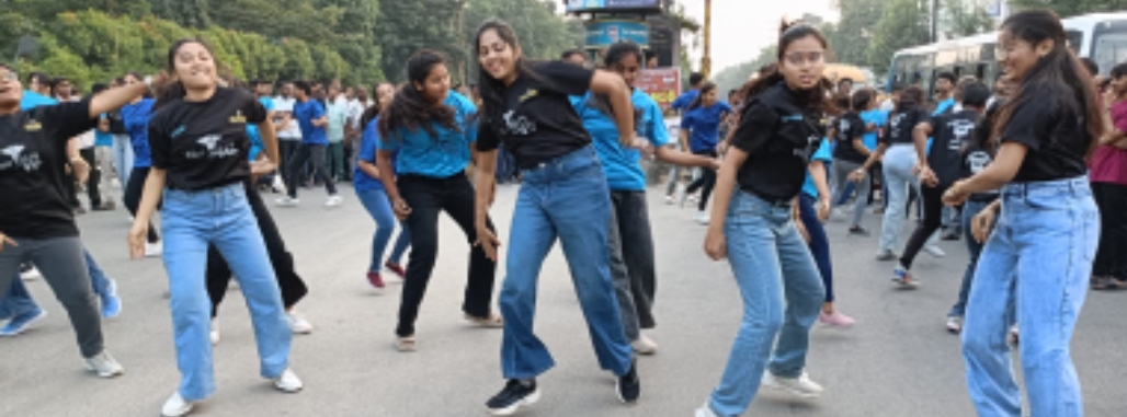 అలరించిన మెడికో విద్యార్థుల ఫ్లాష్ మబ్ కార్యక్రమం