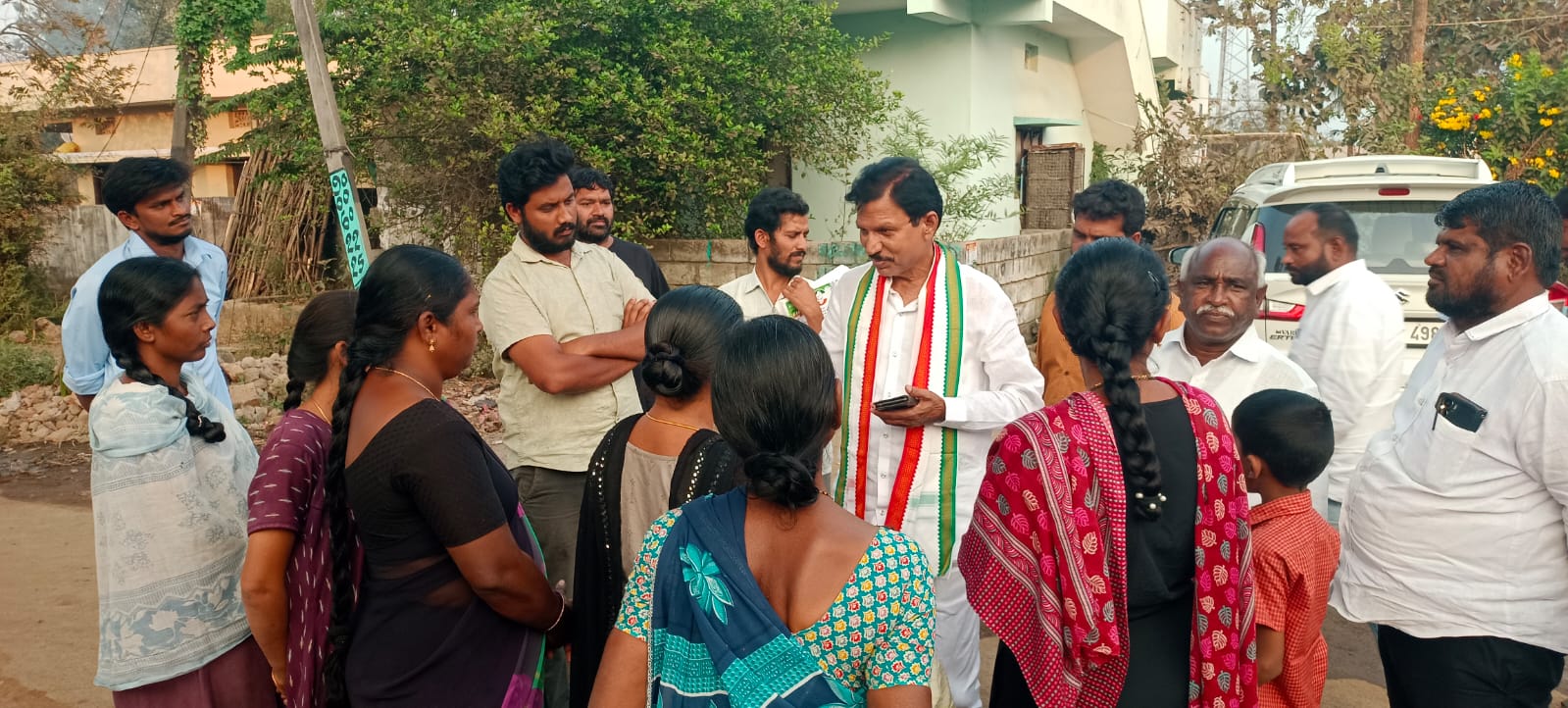 రాష్ట్ర రెవెన్యూ శాఖ మంత్రి పొంగులేటి శ్రీనివాస్ రెడ్డి ఆశీర్వాదంతోకాంగ్రెస్ పార్టీ కార్పొరేటర్ అభ్యర్ధి గా మీ ముందుకు వస్తున్న ఆశీర్వదించండి : భూక్యా రామచంద్ర నాయక్