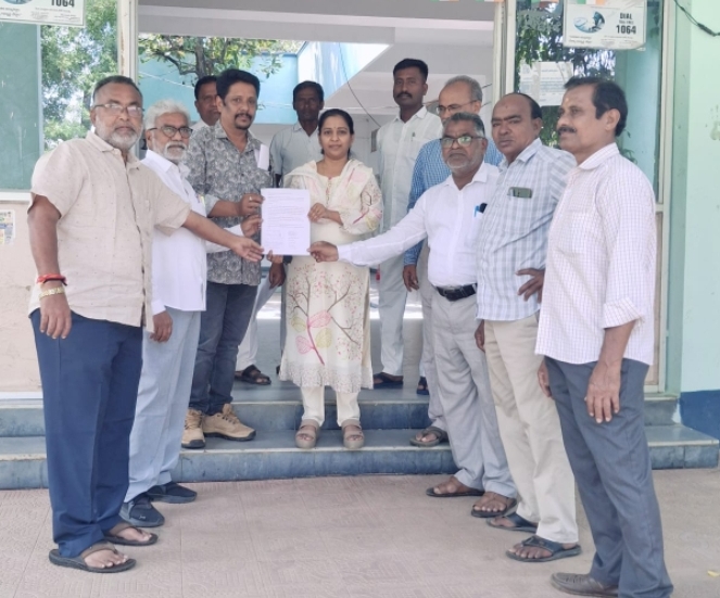 తెలంగాణ ప్రభుత్వం ఆమోదించిన 42 శాతం బిల్లును కేంద్రం 9వ షెడ్యూల్ లో చేర్చాలి