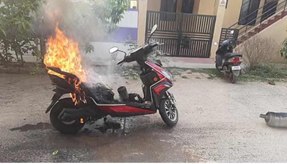 ఎలక్ట్రికల్ బైక్ పేలి మహిళ మృతి