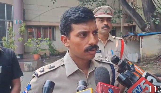 కానిస్టేబుల్ హత్య కేసులో అవాస్తవాలను నమ్మొద్దు