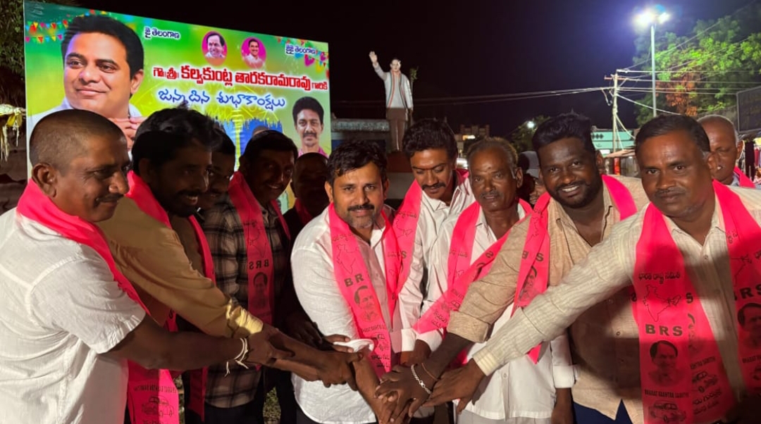 జూలూరుపాడు మండలం పాపకొల్లు గ్రామంలో ఘనంగా కేటీఆర్  జన్మదిన వేడుకలు