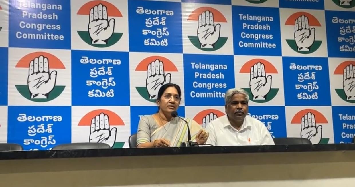 కెటిఆర్ క్షమాపణ చెప్పకపోతే క్రిమినల్ కేసు పెడతాం : బండ్రు శోభా రాణి