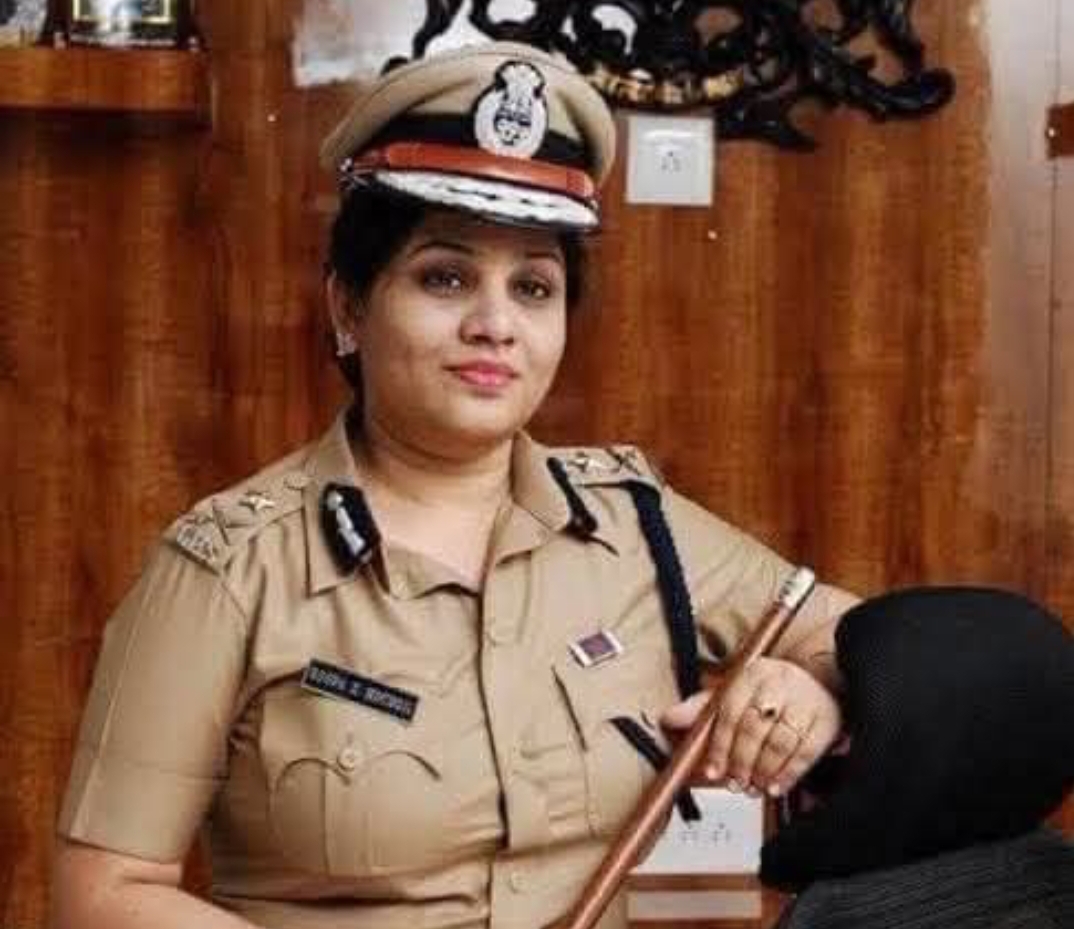 "100 మంది అడ్డొచ్చినా CM నే అరెస్ట్ చేసిన లేడీ సింఘం" 