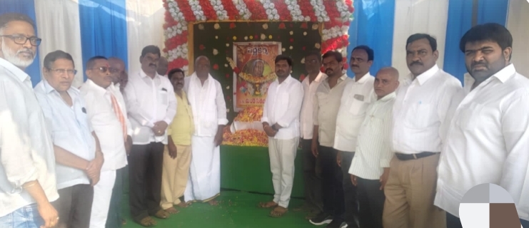 కొత్తగూడెం సొసైటీ మాజీ అధ్యక్షులు మండే హన్మంతరావు తల్లి దశదిన కర్మల్లో పాల్గొన్న రాష్ట్ర మార్కెఫెడ్ మాజీ డైరెక్టర్, DCMS మాజీ చైర్మన్ కొత్వాల