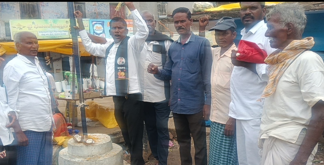గాంధారి మండలంలో ఎమ్మార్పీఎస్ జండా ఆవిష్కరణ 