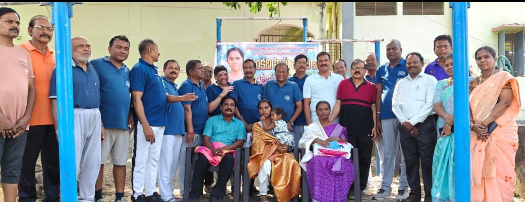 చదువుల తల్లికి సత్కారం.. ఆర్ధిక సాయం అందజేత