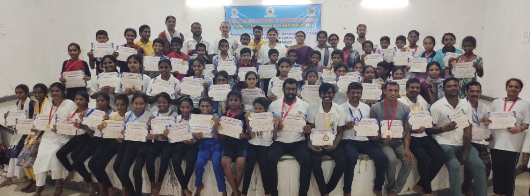 భద్రాద్రి కొత్తగూడెం జిల్లాస్థాయి యోగా పోటీల్లో ప్రతిభ చూపిన జూలూరుపాడు ఆరోగ్య జీవన యాత్ర మండల వాసులు