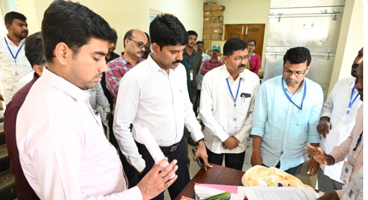 పోలింగ్ ప్రక్రియను పకట్బందీగా చేపట్టాలి : ఎన్నికల అబ్జర్వర్ మయంక్ మిట్టల్