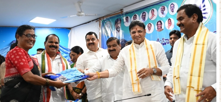 మహిళల సంక్షేమానికి ప్రభుత్వం కృషి చేస్తుంది : మంత్రి దుద్దిళ్ల శ్రీధర్ బాబు
