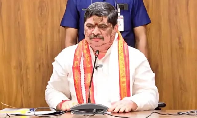రేషన్ కార్డు ఉంటే మీ ఇంటికే చీర: పొన్నం ప్రభాకర్