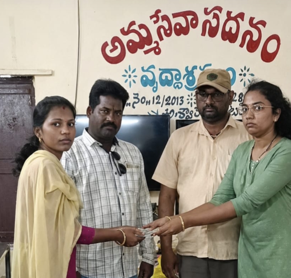 అమ్మ సేవా సదన్ వృద్ధాశ్రమం కు ఆర్థిక సహాయం అందజేసిన పెనుమత్స సుబ్బరాజు
