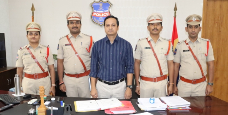 నూతన బాధ్యతలు స్వీకరించిన పోలీసు అధికారులను అభినందించిన జిల్లా ఎస్పీ