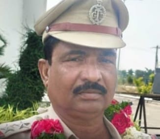 ఎస్ఐ ఉద్యోగానికి రాజీనామా చేసి సర్పంచ్ ఎన్నికల్లో ఓటమి పాలయిన అభ్యర్థి