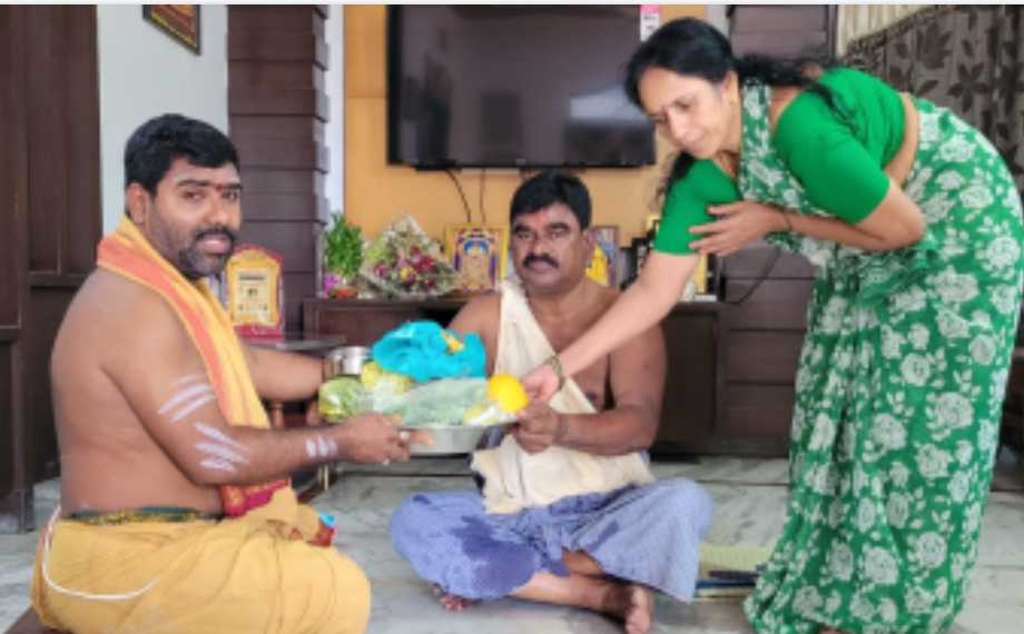 మహాలయ అమావాస్య సందర్భంగా పితృదేవతలకు తర్పణవిధి సమర్పించిన - రాష్ట్ర మార్క్ ఫెడ్ మాజీ డైరెక్టర్ కొత్వాల