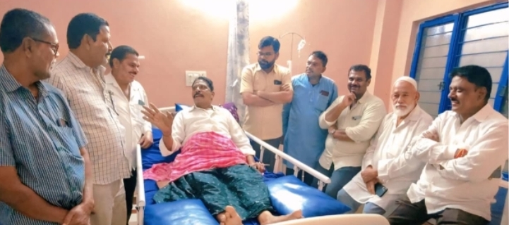 జక్కుల మల్లయ్యను పరామర్శించిన కాంగ్రెస్ పార్టీ నాయకులు