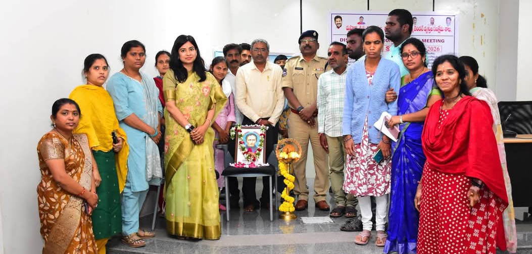 బాల కార్మిక వ్యవస్థ నిర్మూలనకు  కృషి చేయాలి : ఇంచార్జి కలెక్టర్ గరిమ అగ్రవాల్