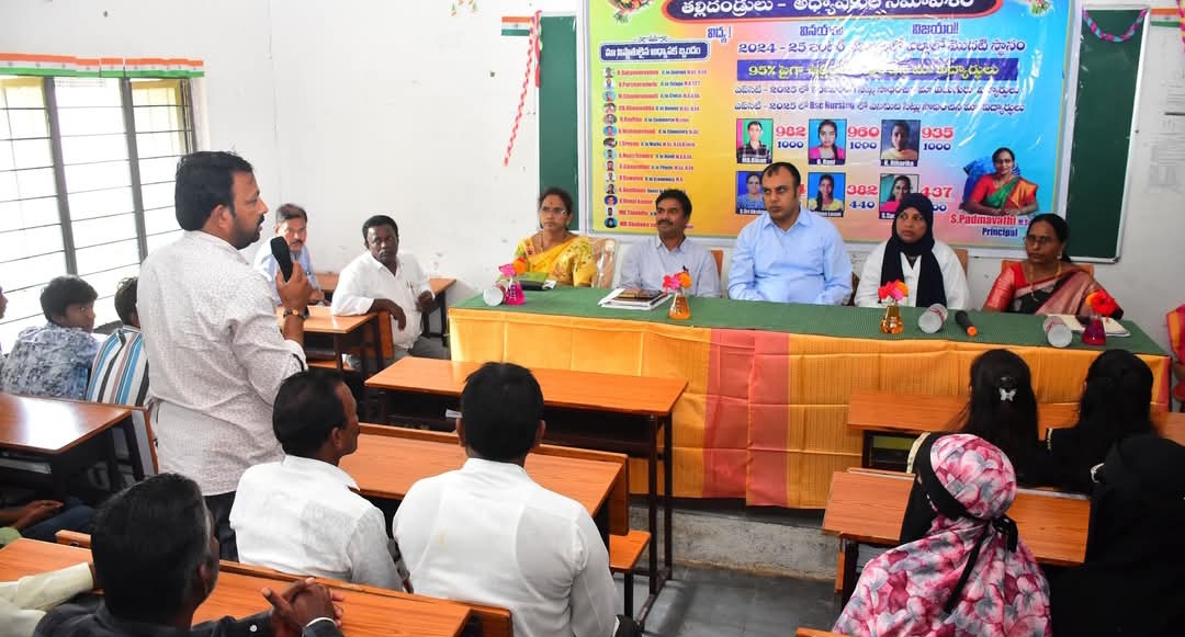 ప్రతి విద్యార్థికి ఇంటర్మీడియట్ కీలకం : కలెక్టర్ సందీప్ కుమార్ ఝా