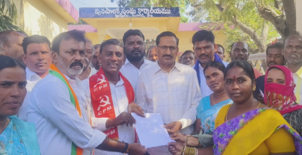 పెద్ద కంజర గ్రామ ప్రజలకు ఇడ్ల స్థలాలు కేటాయించాలని ఇంద్రేశం మున్సిపల్ కమిషనర్ కి మెమోరాండం అందజేత