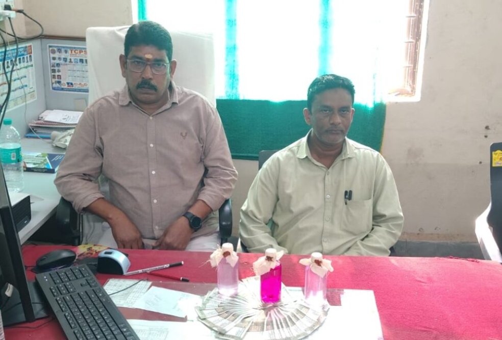 ఏసీబీకి చిక్కిన రిజిస్ట్రార్, డాక్యుమెంట్ రైటర్