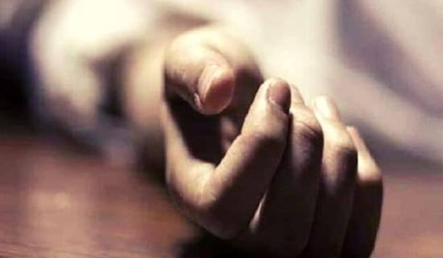 ఒకే కుటుంబానికి చెందిన ముగ్గురు ఆత్మహత్యాయత్నం