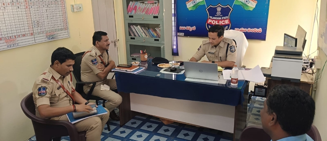 వార్షిక తనిఖీల్లో భాగంగా తాడ్వాయి పోలీస్ స్టేషన్&zwnj;ను సందర్శించిన జిల్లా ఎస్పీ యం. రాజేష్ చంద్ర, ఐపీఎస్  