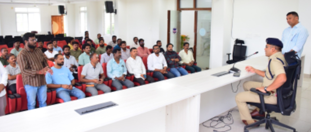 సిరిసిల్ల జిల్లాలో మొబైల్ షాపులకు కొత్త నిబంధనలు...  సమాచారం ఇస్తే ప్రశంసాపత్రం