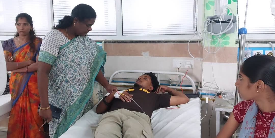 సిరిసిల్లలో ఫుడ్ పాయిజన్... బాధితులను పరామర్శించిన డీఎంహెచ్&zwnj;వో ఏంజెలా ఆల్ఫ్రెడ్