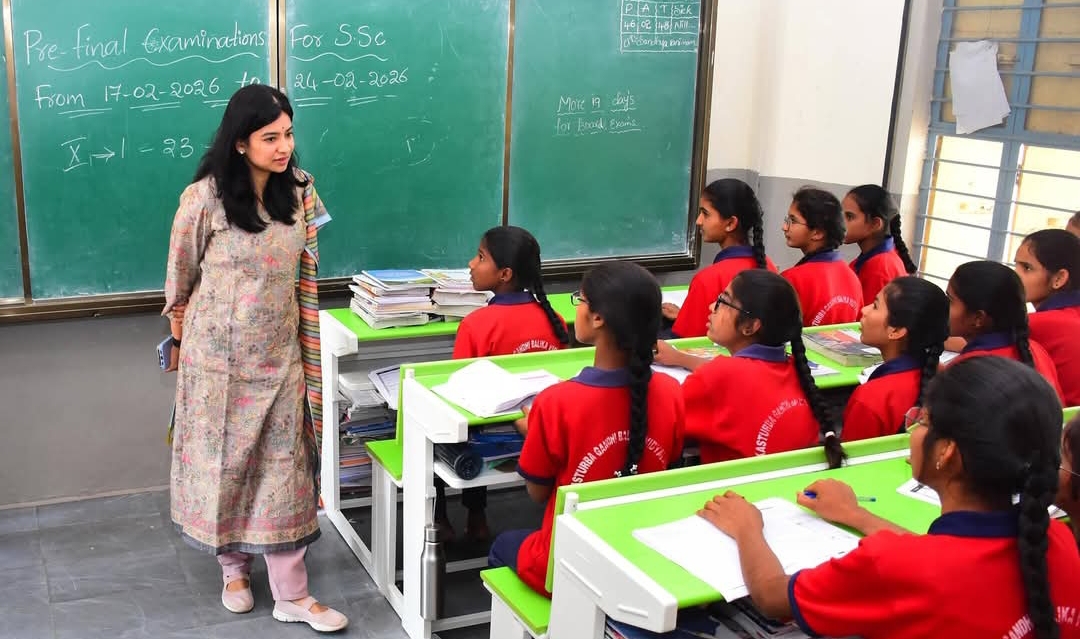 అల్మాస్ పూర్ వద్ద ఉన్న కేజీబీవీలో ఆకస్మిక తనిఖీ చేసిన సిరిసిల్ల జిల్లా ఇంచార్జి కలెక్టర్ గరిమ అగ్రవాల్