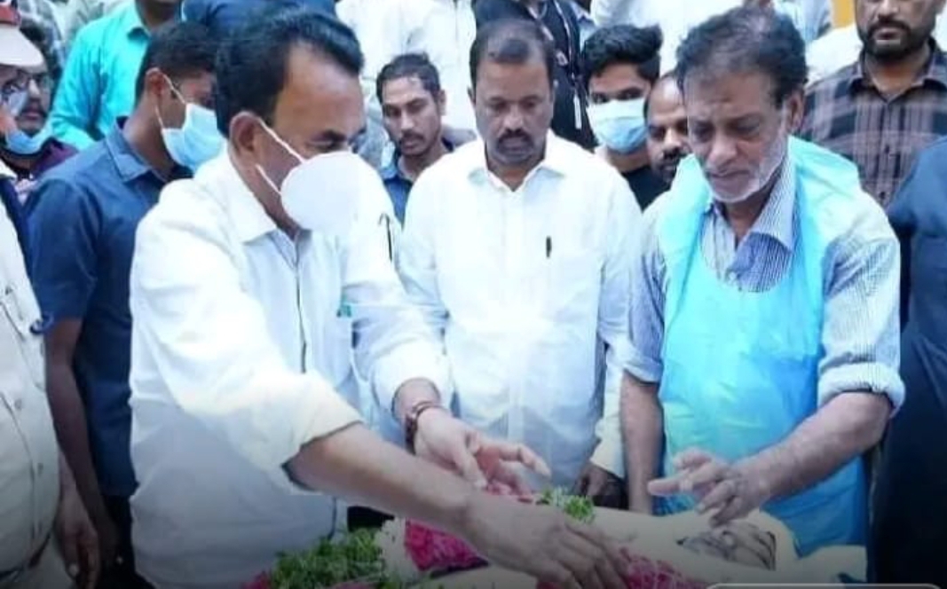 కానిస్టేబుల్ సౌమ్య కుటుంబానికి రూ.కోటి ఎక్స్రేషియా..