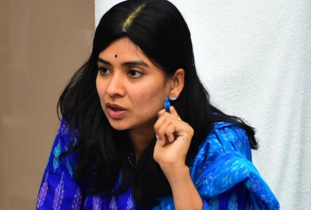 ఇందిరమ్మ ఇండ్ల నిర్మాణాల్లో వేగం పెంచాలి