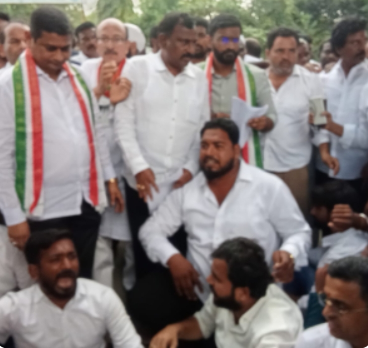 సోషల్ మీడియా వేదికగా కేటీఆర్ వ్యాఖ్యలను నిరసిస్తూ సిపి కార్యాలయం వద్ద కాంగ్రెస్ శ్రేణుల ఆందోళన