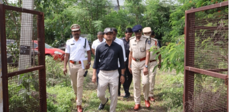 కామారెడ్డి టౌన్ పోలీస్ స్టేషన్&zwnj;ను ఆకస్మికంగా తనిఖీ చేసిన జిల్లా ఎస్పీ యం. రాజేష్ చంద్ర, ఐపీఎస్  
