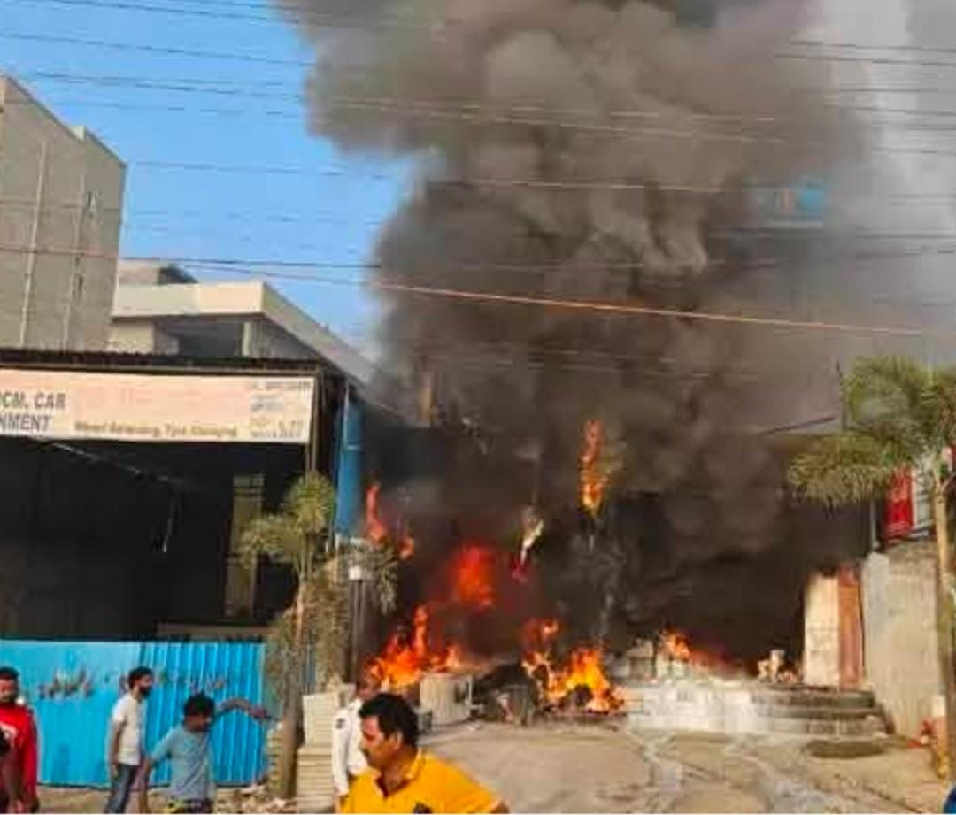 మేడ్చల్&zwnj;లో భారీ అగ్ని ప్రమాదం