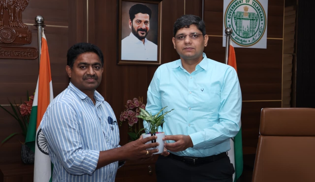కామారెడ్డి జిల్లా కలెక్టర్&zwnj;ను మర్యాదపూర్వకంగా కలిసిన డాక్టర్ ఎం. శ్రీనివాస్